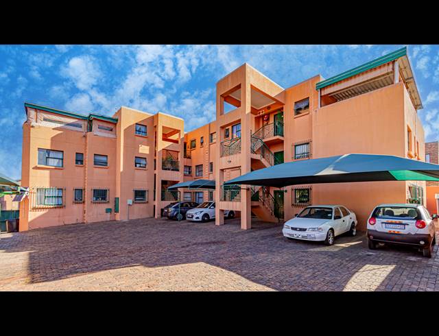 3 BEDROOM TOWNHOUSE FOR SALE IN ALBERTON NORTH